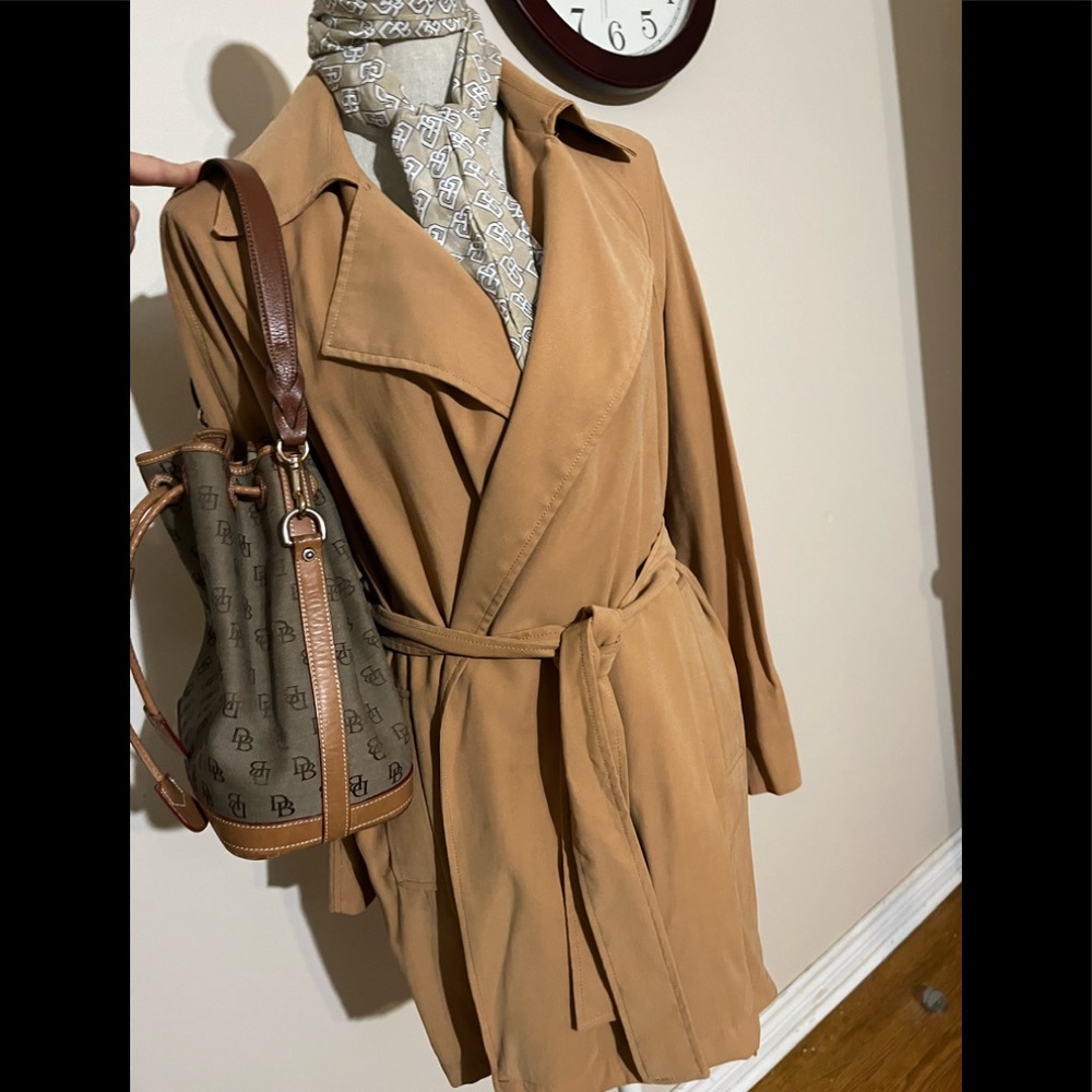 Like new Mango trench size S peachy camel